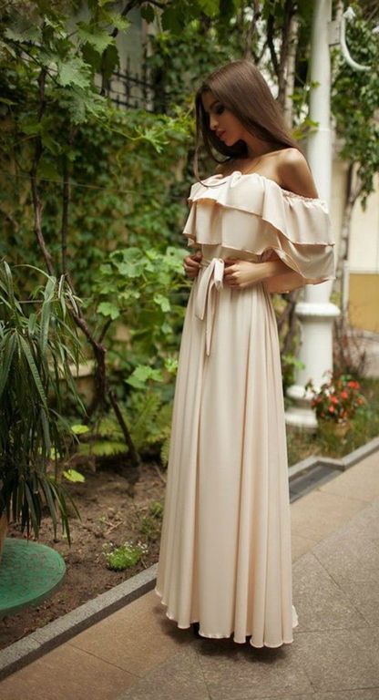 Красивое длинное бежевое платье с воланом "Элеонора" 20 цветов, размеры 40-60