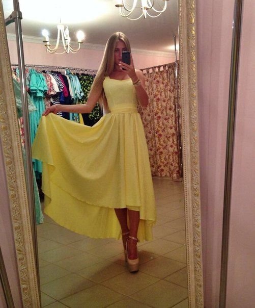 Яркое платье с подолом желтого цвета "Арья"