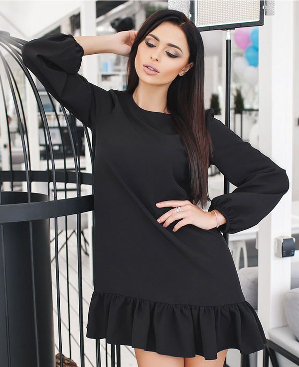 Стильное черное платье с воланом "Чесси" 20 цветов, размеры 40-60
