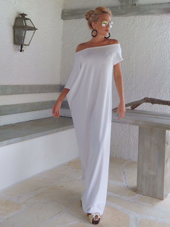 Елегантне біле плаття в підлогу з відкритими плечиками, 20 кольорів, розміри 40-60