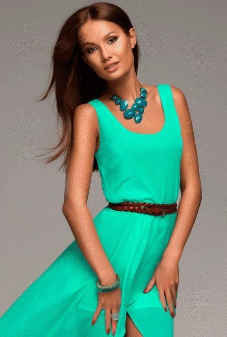 Красиве плаття зі шлейфом "Васса" 20 кольорів, розміри 40-60
