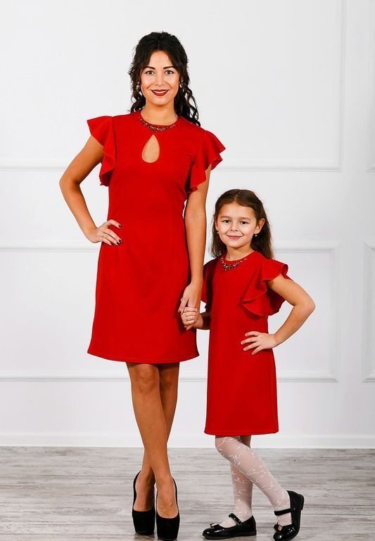 Червоні короткі сукні з рюшами для мами і доньки, 25 кольорів, розміри 24-60