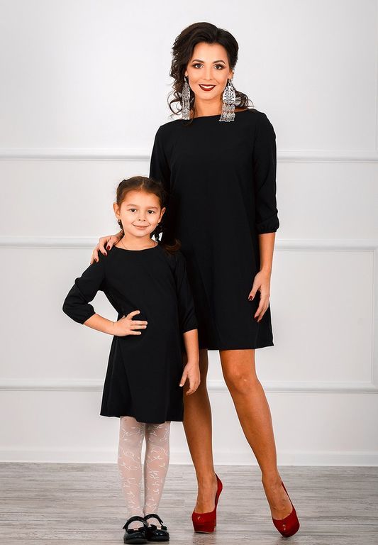 Черные короткие платья family look с рюшами сзади 25 цветов, размеры 24-60