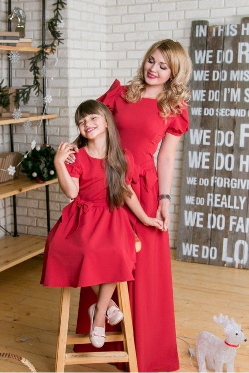 Красные одинаковые платья для мамы и дочки family look, 25 цветов, размеры 24-60