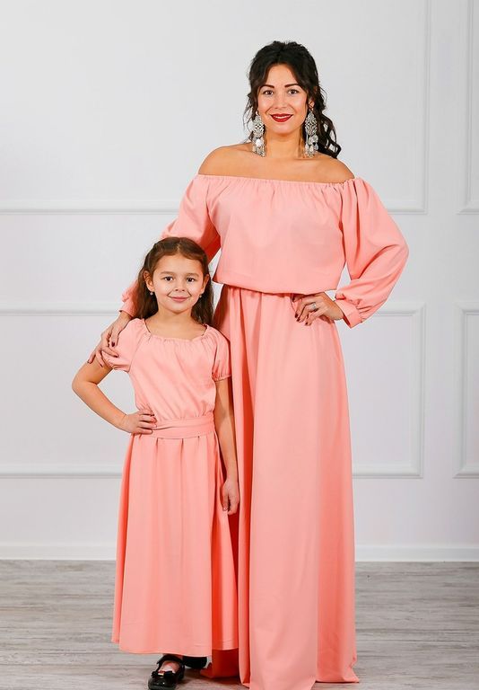 Пудровые одинаковые платья с открытыми плечиками для мамы и дочки, 25 цветов, размеры 24-60